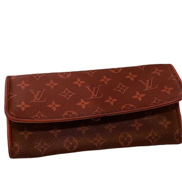 LOUIS VUITTON Authentic RARE Vintage Pochette